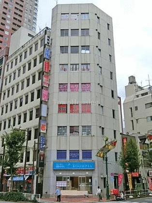 池袋駅 徒歩5分！芸術劇場⽬の前で視認性抜群☆好立地居抜き物件